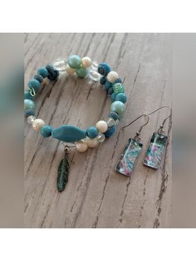 Turquoise Memory Wire Beaded Bracelet with Matching Earrings